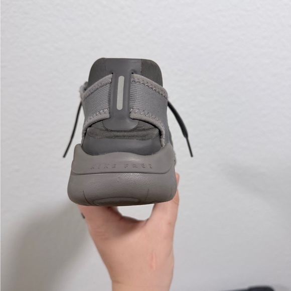 Nike grey free runs - Picture 3 of 9